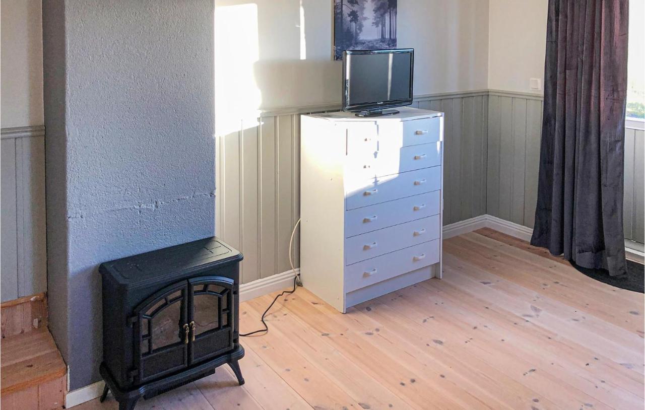 Cozy Home In Raettvik With Kitchen Kültér fotó