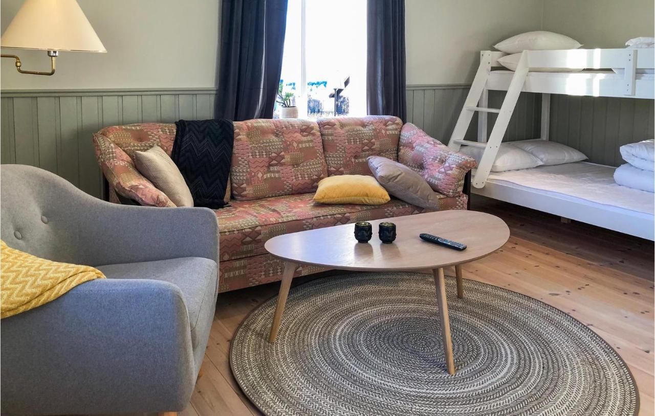 Cozy Home In Raettvik With Kitchen Kültér fotó